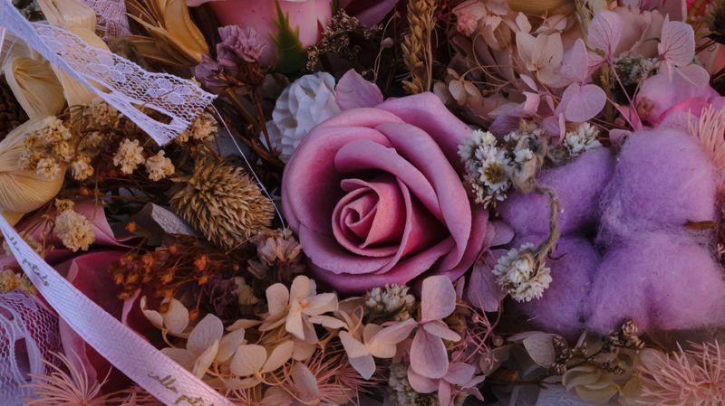 Bouquet de mariée romantique créé par Interflora