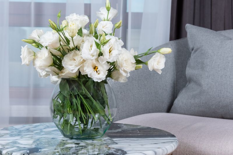 Corbeille de fleurs fraîches composée par Interflora