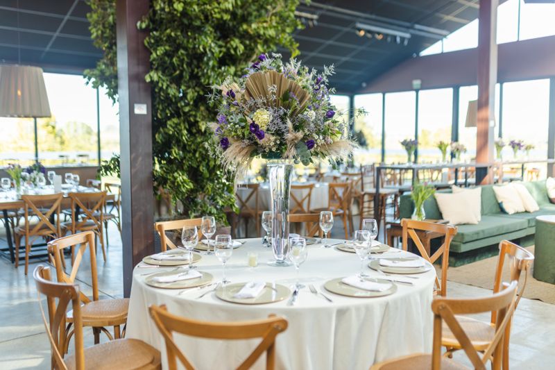 Arche florale pour cérémonie de mariage créée par Interflora